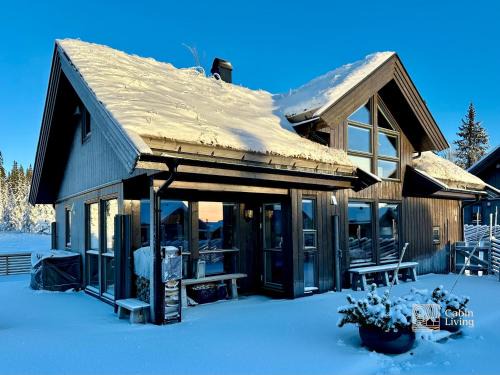 Sjusjoen House | High standard cabin at Sjusjøen sauna, hot tub & ski trails right outside