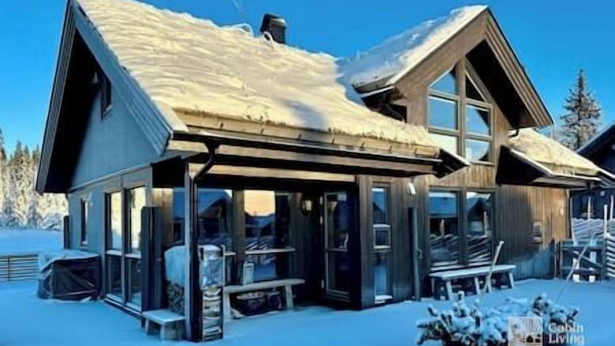 Sjusjoen House | High standard cabin at Sjusjøen - sauna, hot tub & ski trails right outside