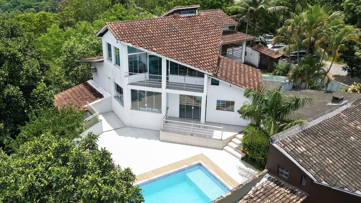 Boicucanga Beach House | HIGH STANDARD HOUSE WITH: SEA VIEW, POOL, WIFI AND 04 BEDROOMS.