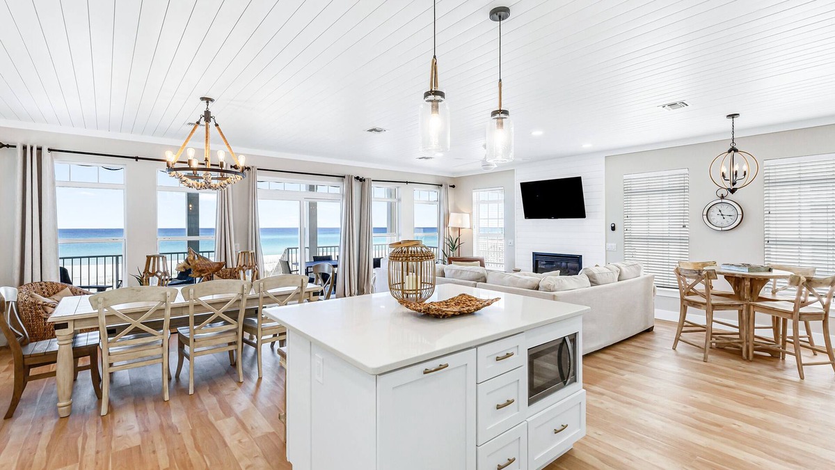 Laguna Beach Estates House | High Tide! Beachfront Home! Incredible reviews. Exceptional design and views.