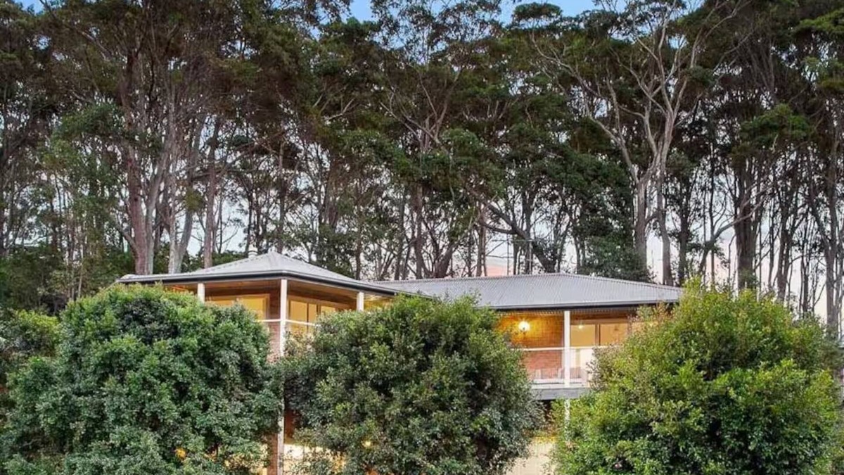 Long Beach House | High Tide- Pert friendly home in Long Beach and 100m from the beach!