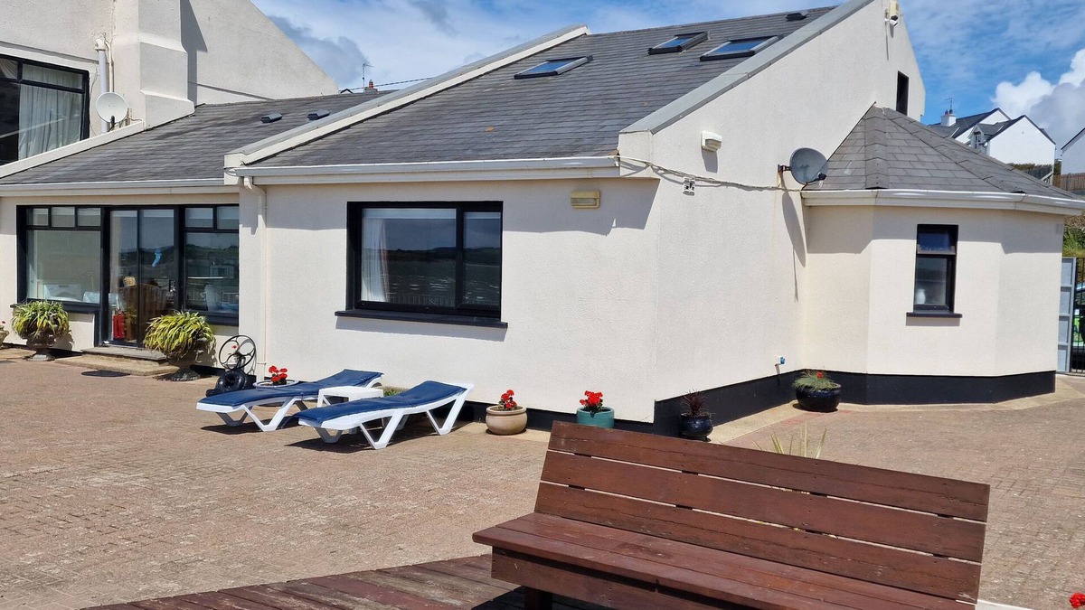 Duncannon Cottage | HIGH TIDE, pet friendly, with a garden in Duncannon, County Wexford