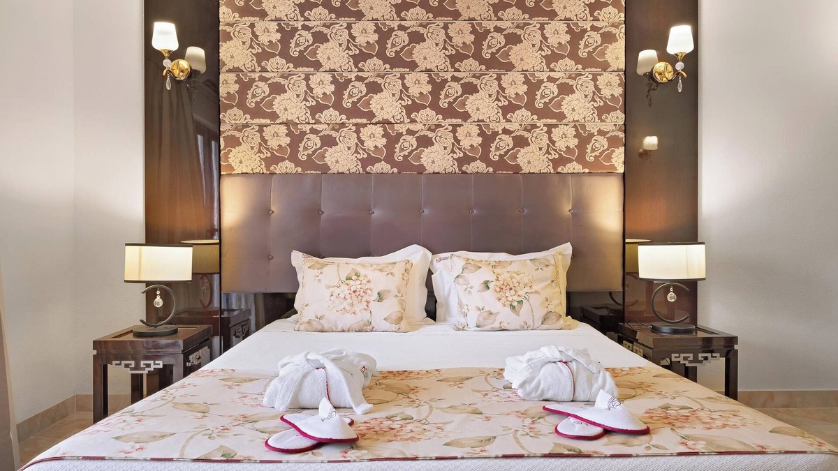Oura Hotel | High Tides and Good Vibes! 3 Modern Units, Indoor and Outdoor Pool, Beachfront!