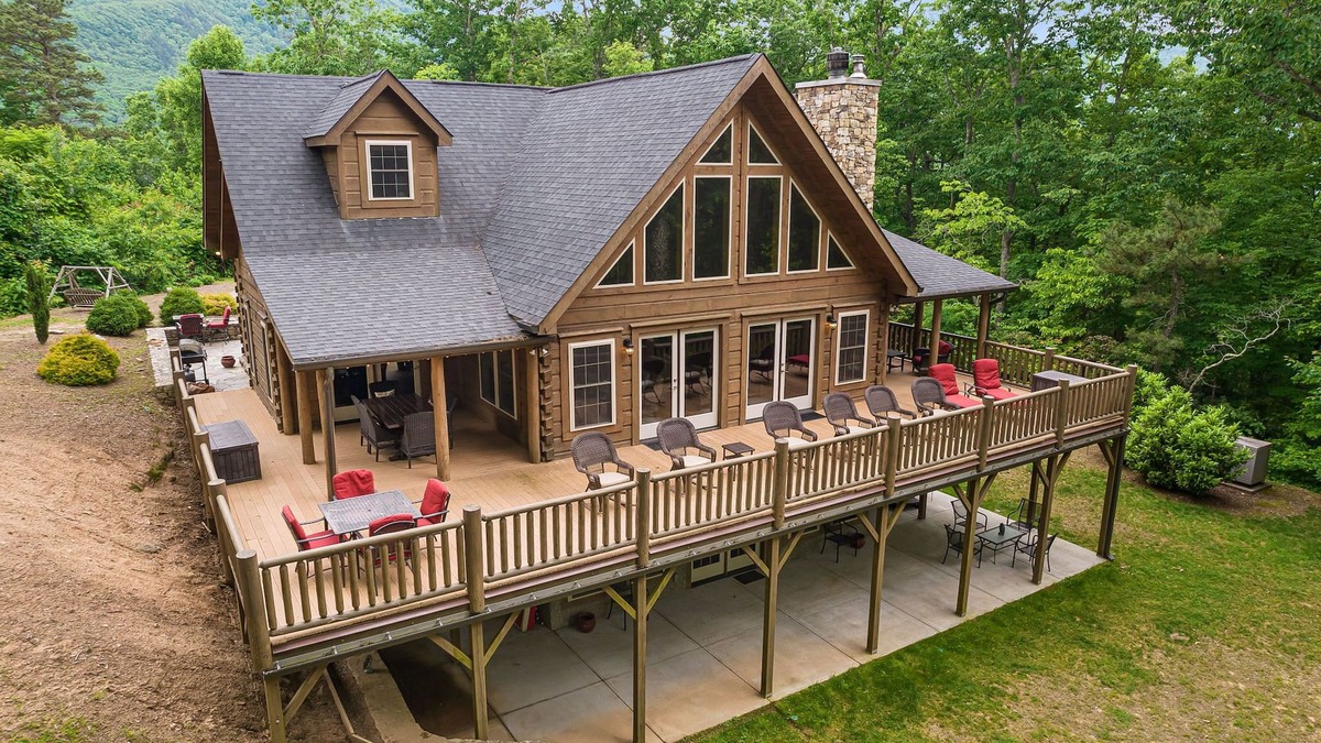 Black Mountain Cabin | High Top Lodge | Luxe Views, Hot Tub + Biltmore Pass | 22min to Asheville
