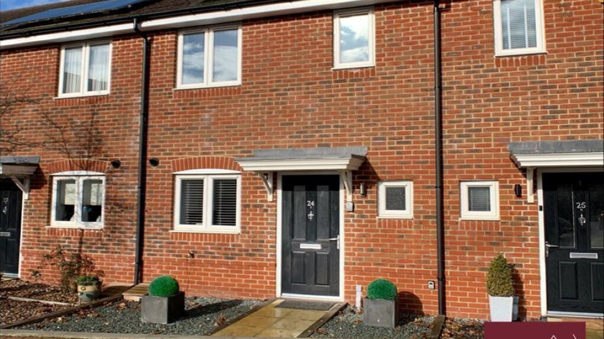 High Wycombe House | High Wycombe - Garden, Parking, 2Bed