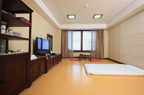 Sabuk Hotel | High1 Grand Hotel Main Tower