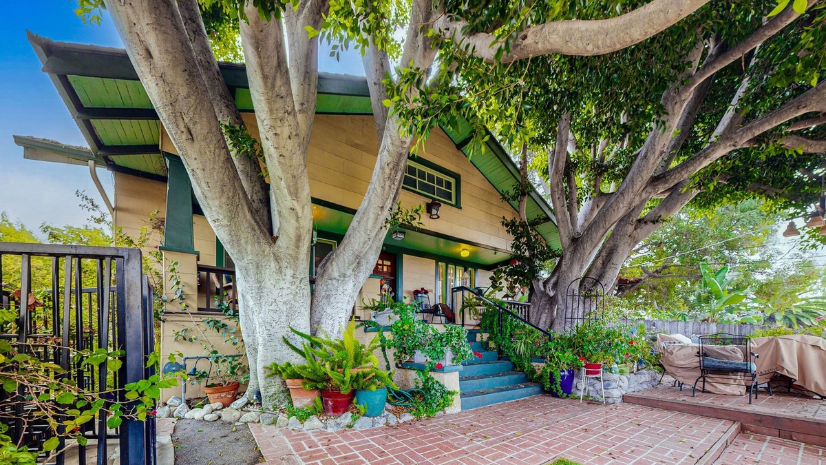 Eagle Rock House | Highest House in Highland Park | Private Hot Tub, Office & Chefs Kitchen