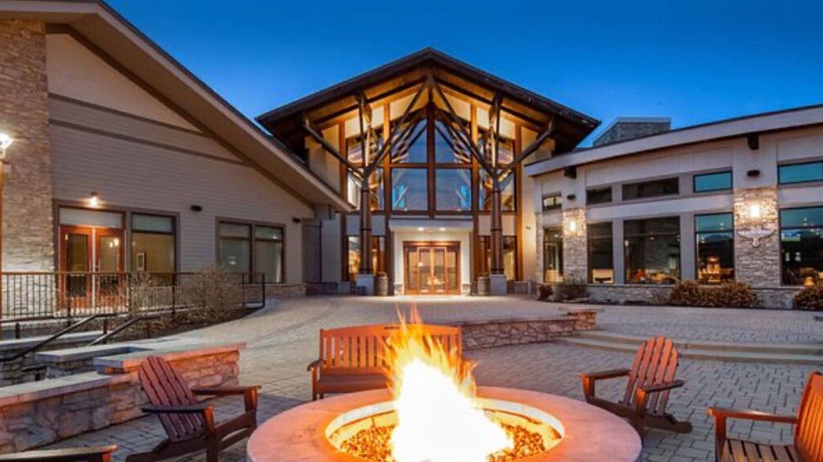 Fairfield Cabin | Highland Double | Steps to Slopes & Pool