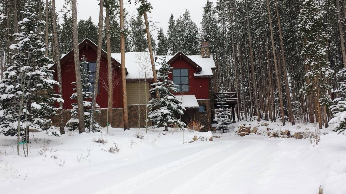 Fairways House | Highland Heaven, Free Shuttle/Parking, Hot Tub, 4 Private BR W/4 Private Baths.