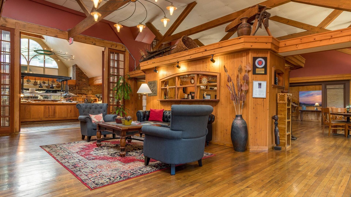 Flat Rock Cabin | Highland Lake Inn & Resort
