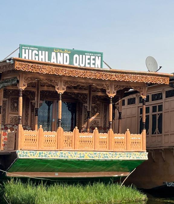Dal Lake Boat Rental | Highland Queen Houseboat
