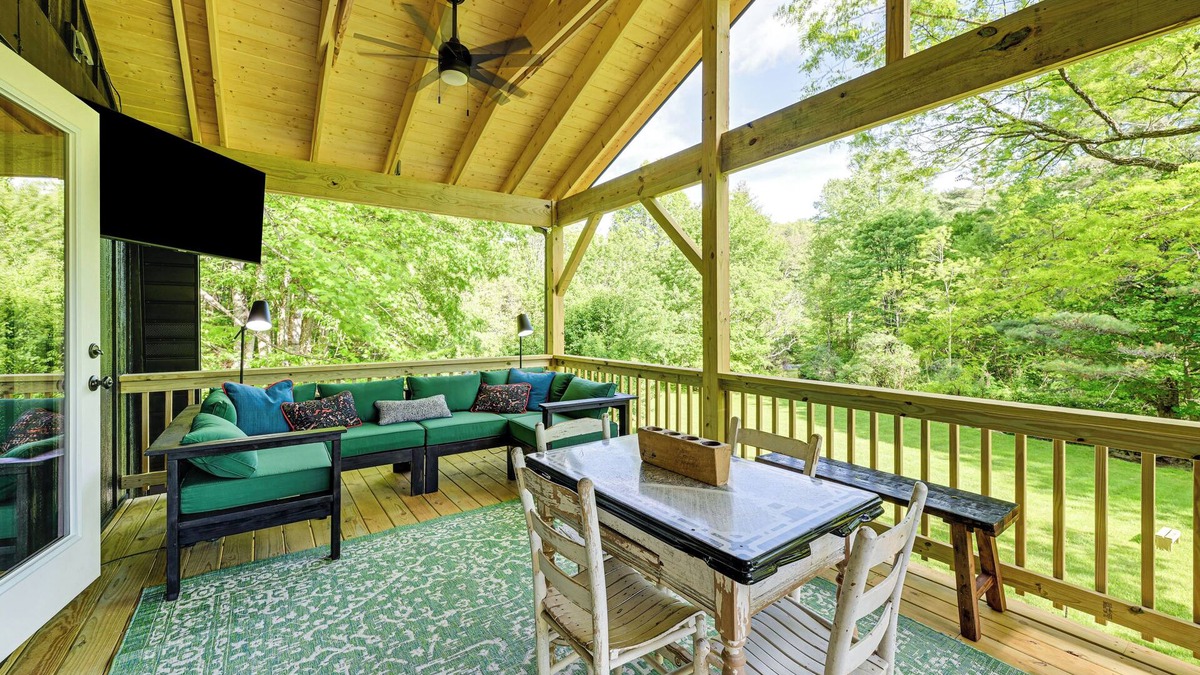 Highlands Cabin | Highlands Cabin on Buck Creek ~ 8 Mi to Town!