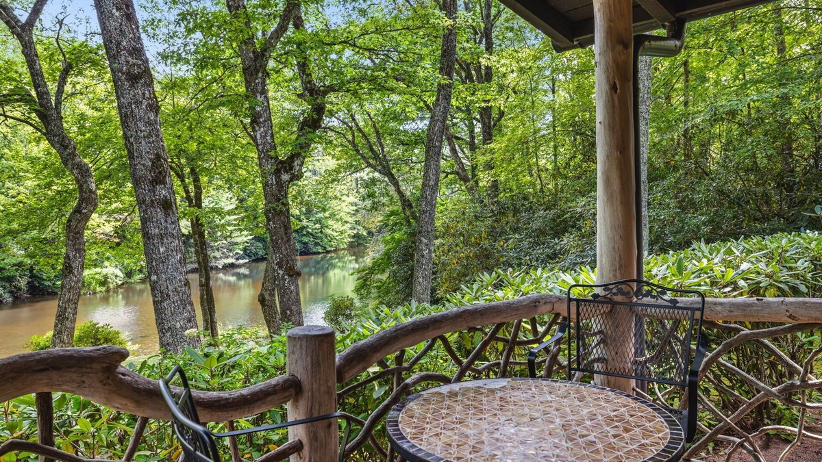 Highlands Cabin | Highlands cabin on scenic pond, 6 min drive to downtown and pet friendly!