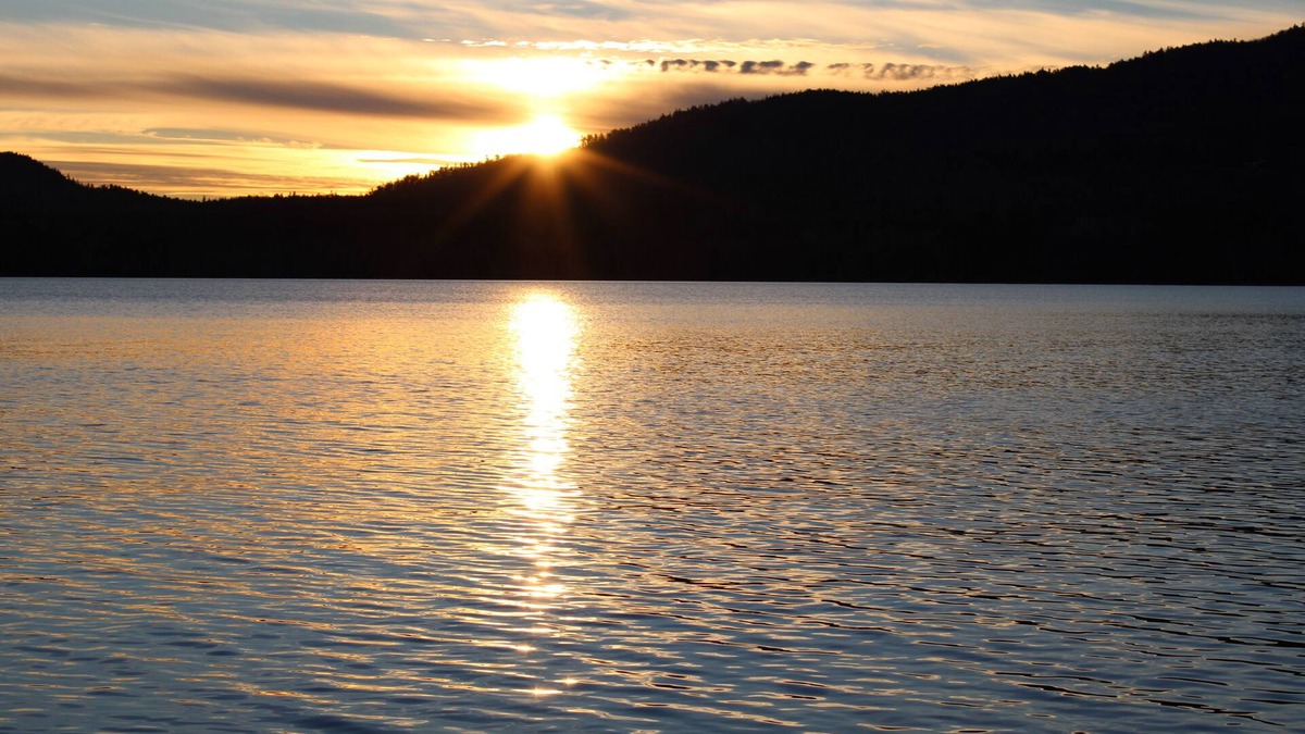 Schroon Lake Cabin | Highly recommended lake side cabin. Welcome to Majestic Pines on Schroon Lake.