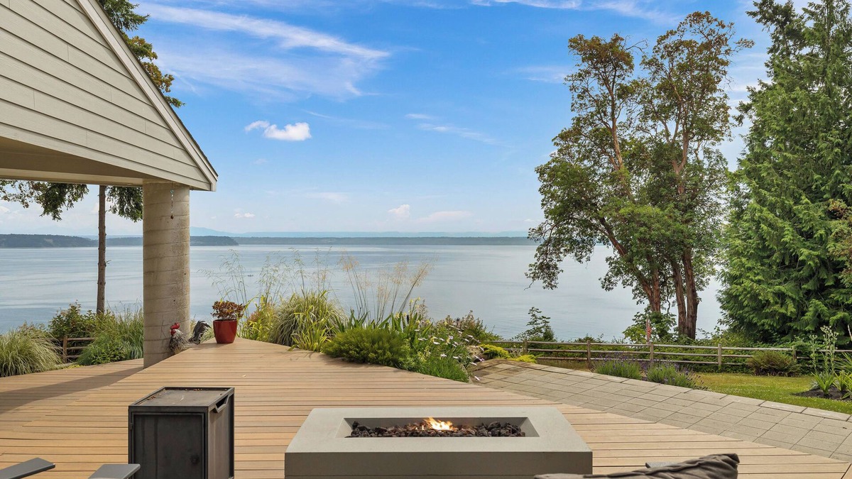 Kingston House | Hike, Bike & Explore: Oceanfront Kingston Getaway