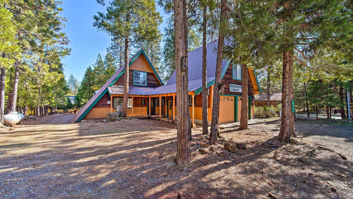 Trinity Center Cabin | Hike & Fish, < 1 Mi to Trinity Lake: Rustic Cabin!