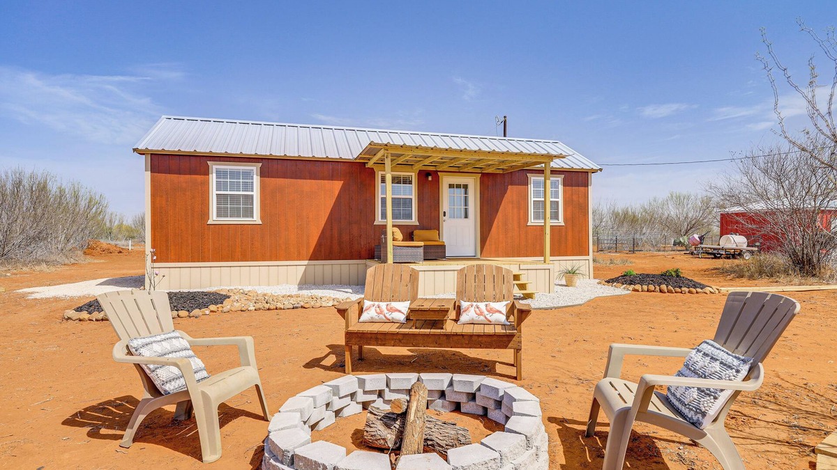 Cotulla Apartment | Hike, Hunt & Fish: Pet-Friendly Studio in Dilley!