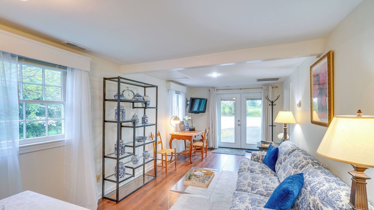 Waterford Cottage | Hike, Sip & Explore: Charming Waterford Cottage!