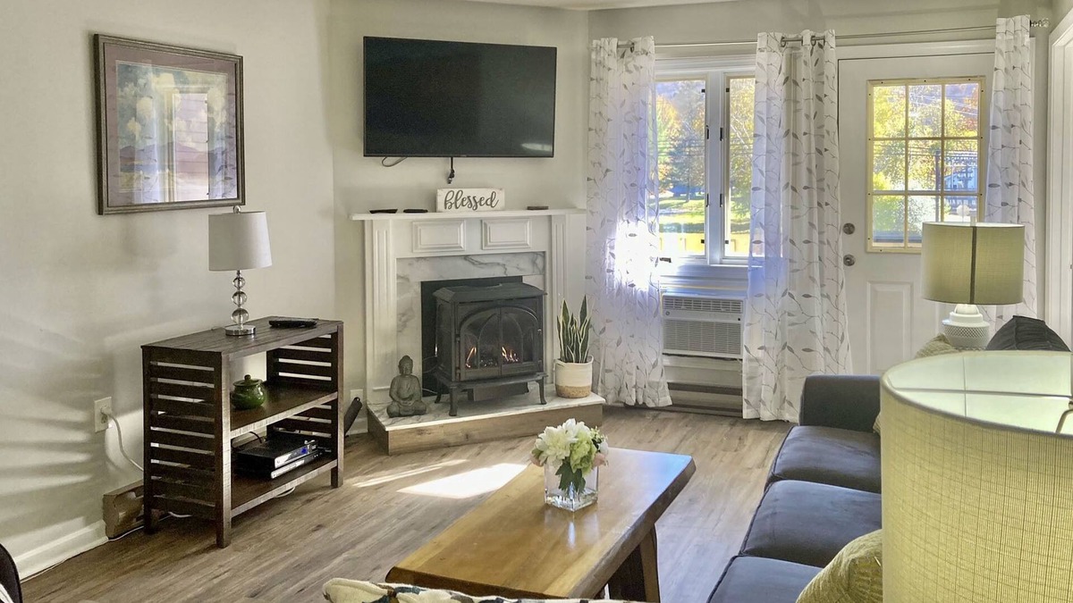 Lincoln Condo | Hike, Ski, Explore: Lincoln Condo w/Pool Access