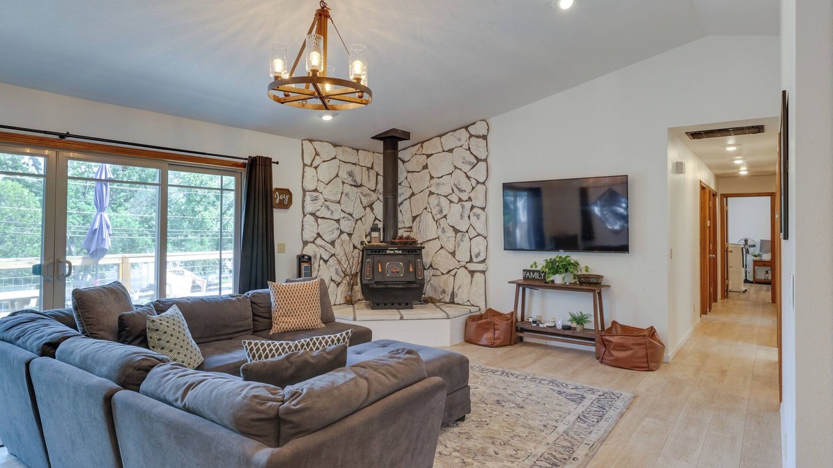 Groveland House | ‘Hiker’s Escape’ Home Near Beach, Golf & Yosemite