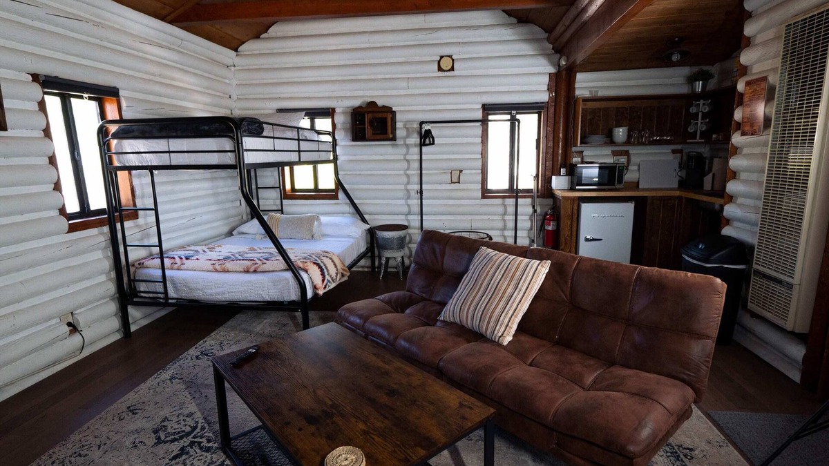 Mount Laguna Cabin | Hiker's Haven Summary