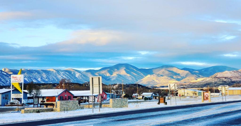 Cimarron Hotel | Hikers Cimarron Inn & RV Park