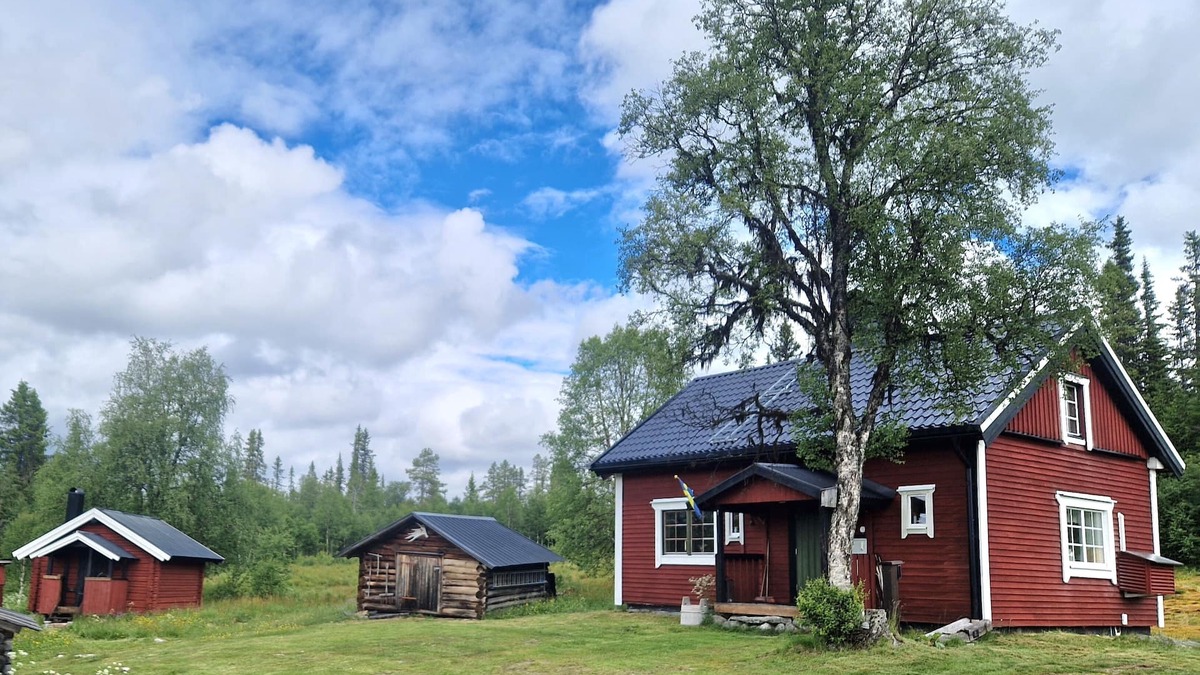 Sarna Cottage | Hiking, 700 m altitude, Sauna. Down hill- & Cross country trails-tracks