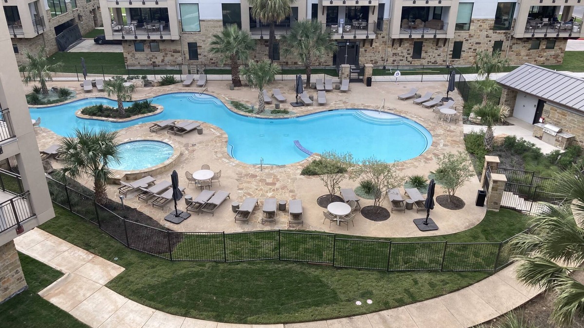 Horseshoe Bay Condo | Hill country corner condo at The Waters - central AC, lake views & Pool