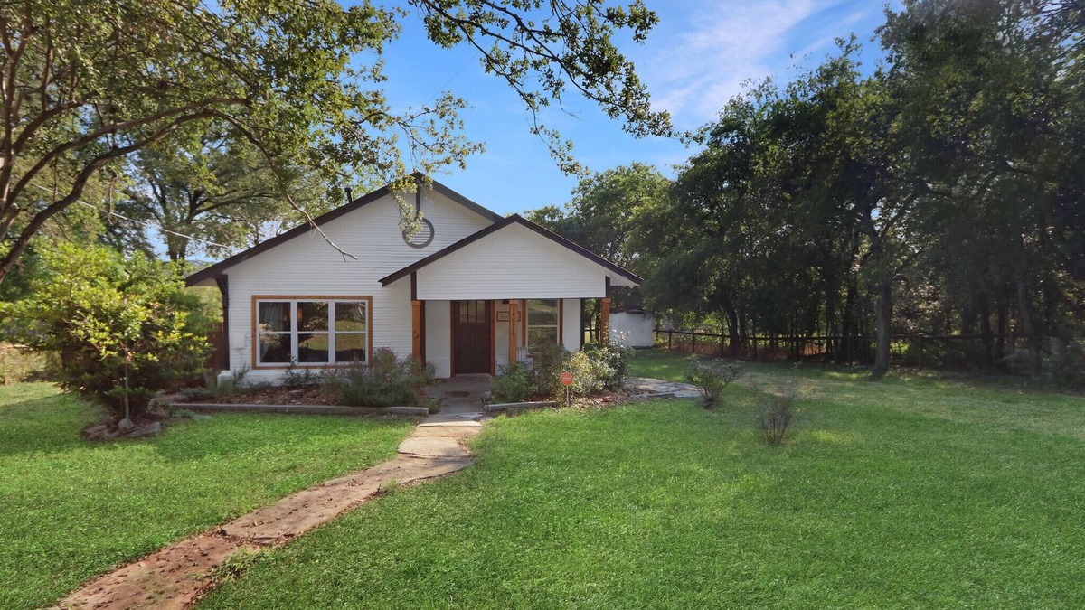 Canyon Lake Cottage | Hill Country Cottage | Near River & Lake, Deck, Sleeps 10, Family-Friendly