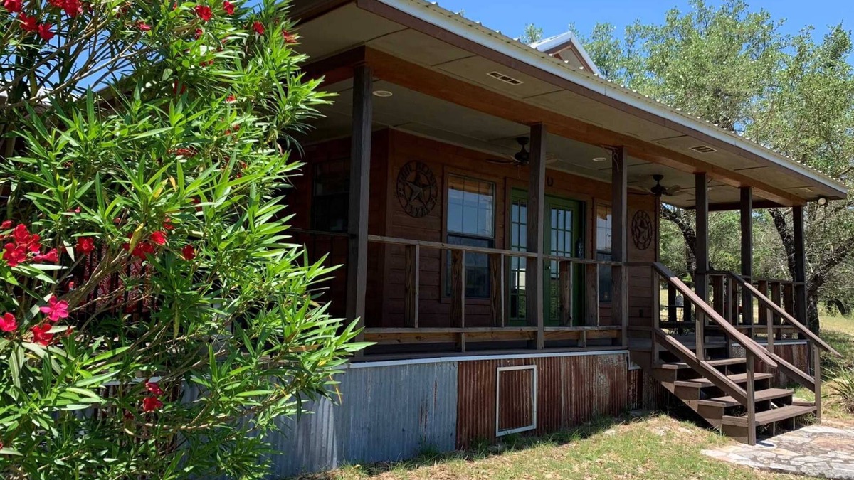 Pipe Creek Cabin | Hill Country Hideout