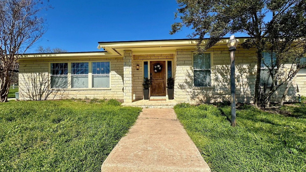 Center Point Other | Hill Country Home; King & Queen Suites; Game Room, Office & Fire Pit - Kerrville