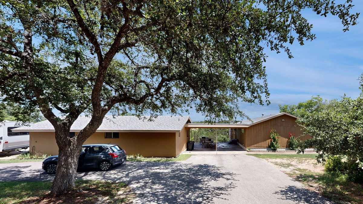 Lodge Acres House | Hill country wonder on 6+ acres with nearby lake access