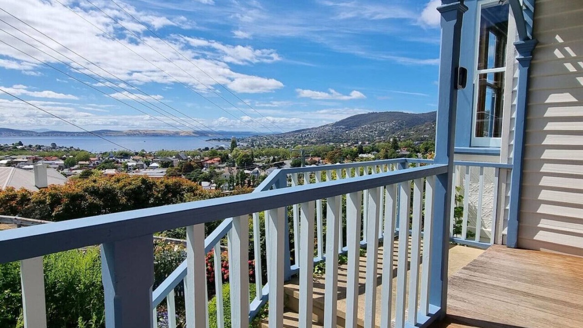 West Hobart House | Hill House Hobart - Fantastic views close to city