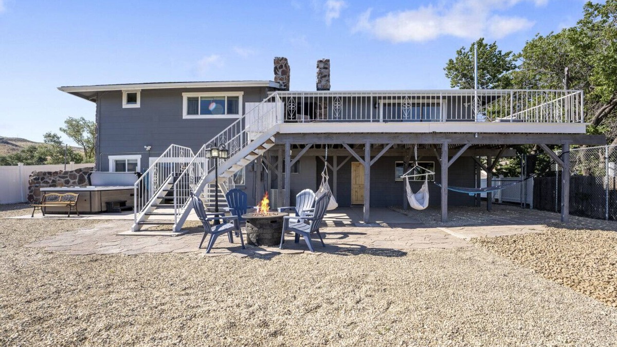 Northeast Reno House | Hill House Hot Tub Views & BBQs Close To Downtown