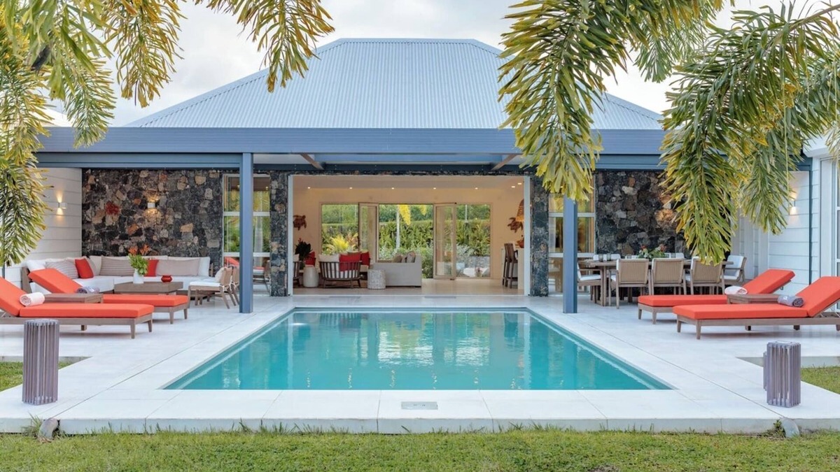 Petit-Bourg House | Hill Rock Villas - Coral Red