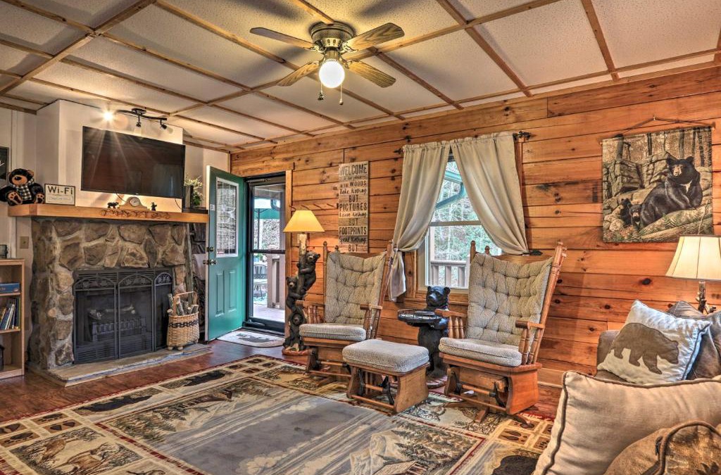 Cosby House | Hill Side Cosby Cozy Cove Cabin with Deck