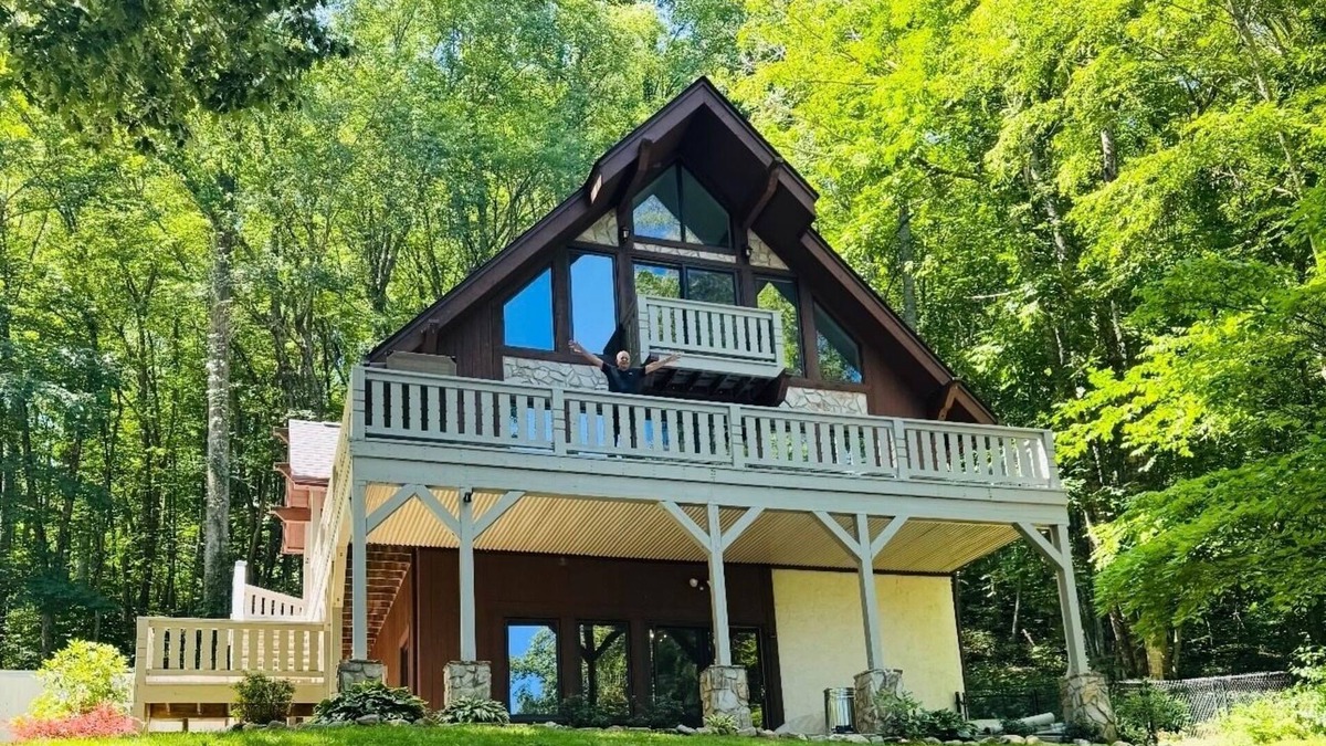 Waynesville Cabin | Hill Top Retreat on a mountain in Waynesville NC.