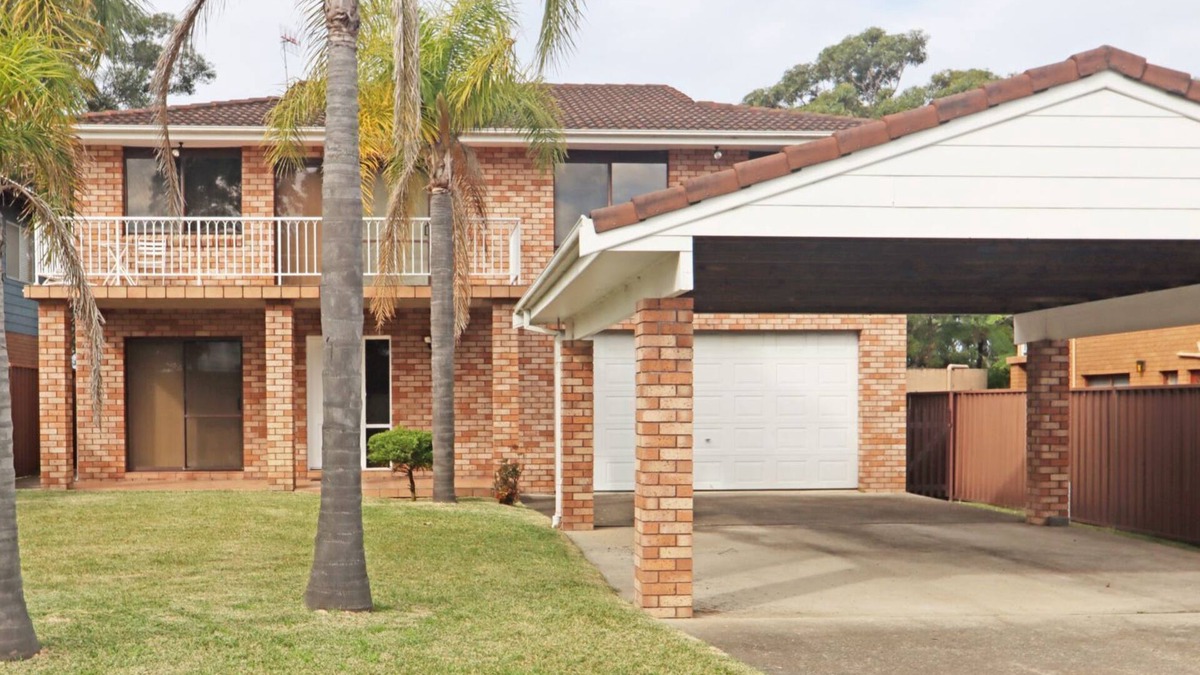 Sussex Inlet House | Hill Top Water and Bush Views