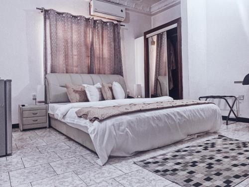 Dzorwulu House | Hill View Hotel West Airport