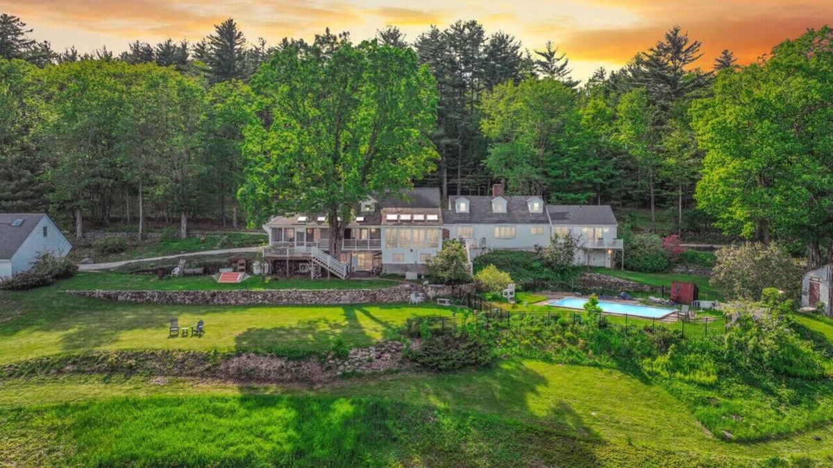 East Madison House | Hillcrest | 100+ Acres, Pool, Views & Sleeps 22
