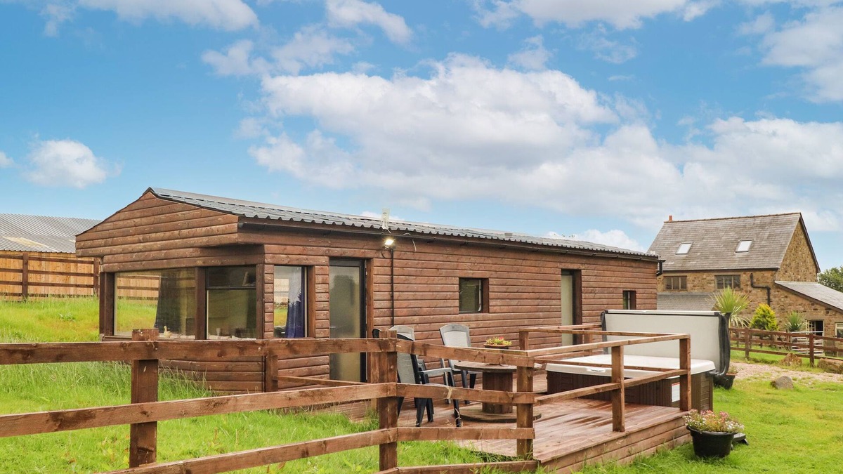 Preston Cottage | HILLCREST CROFT, family friendly, with hot tub in Chipping