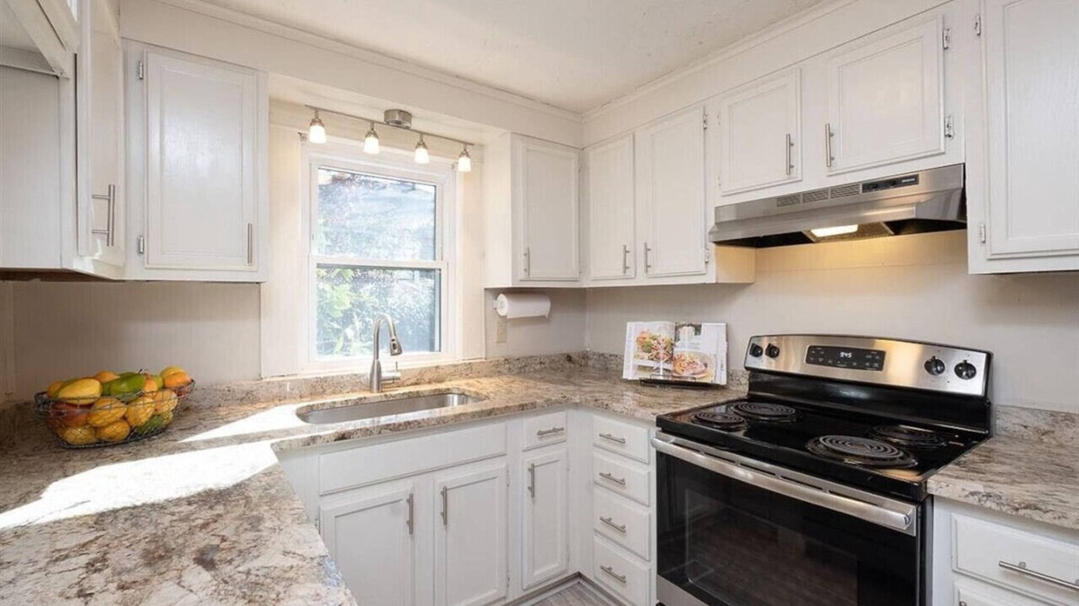 Hillcrest House | Hillcrest Haven: 2BR Gem