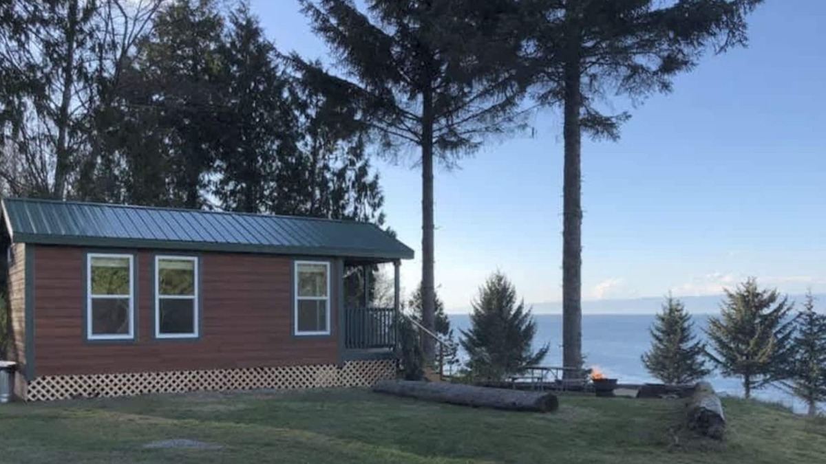 Port Angeles Cabin | Hillcrest Olympic Beach Cabin on the Strait of Juan De Fuca