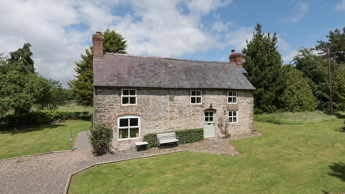 Bromlow Cottage | HILLGATE HOUSE, pet friendly, character holiday cottage in Hemford