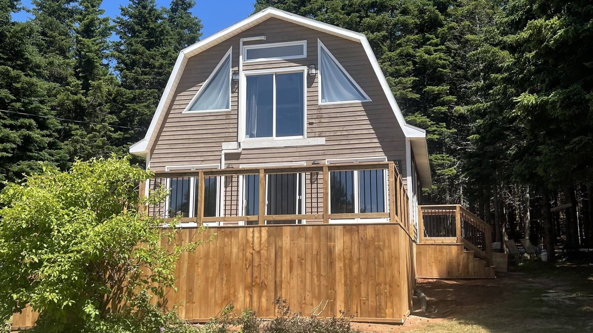 Stanley Bridge House | Hills Hideaway, a great place for a beautiful island getaway!
