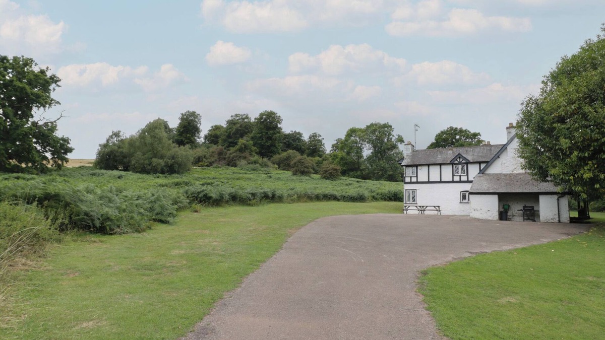 Monmouth Cottage | HILLSIDE COTTAGE, family friendly, with open fire in Monmouth