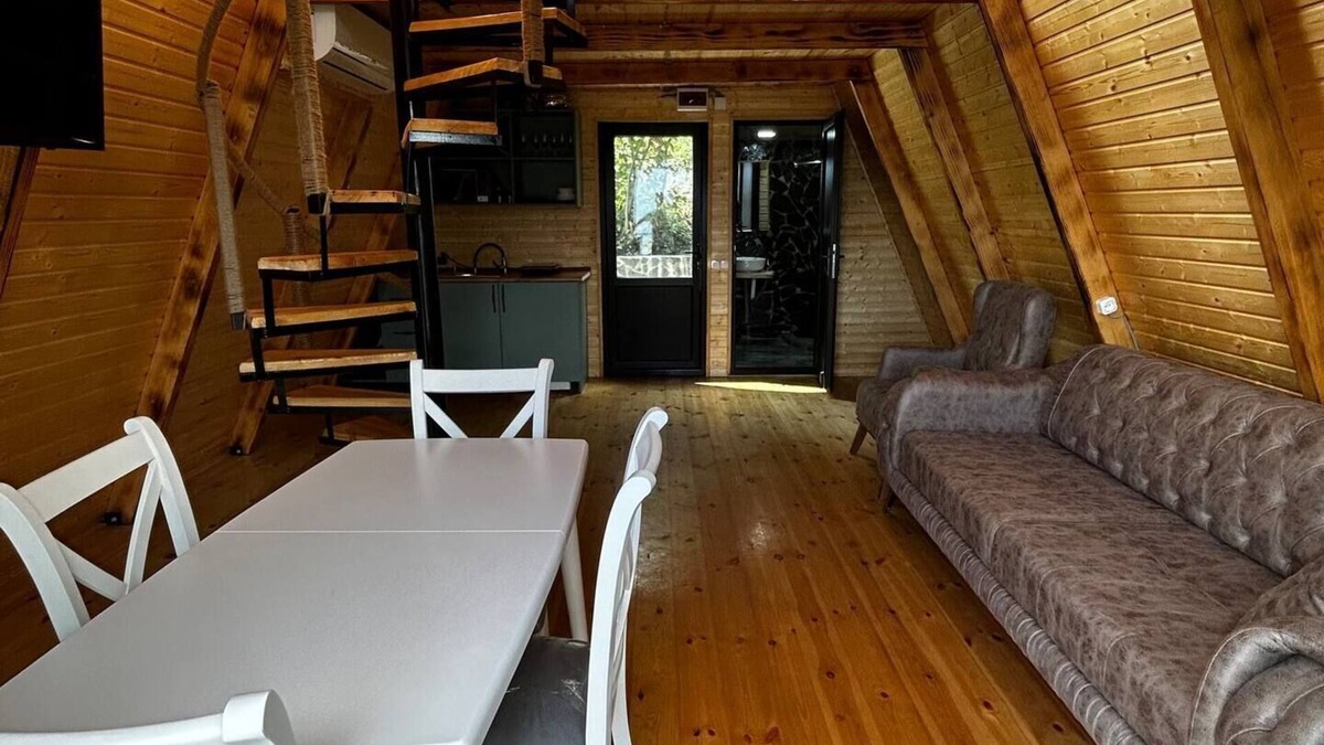 Bouvet Island Cottage | HillSide Cottage
