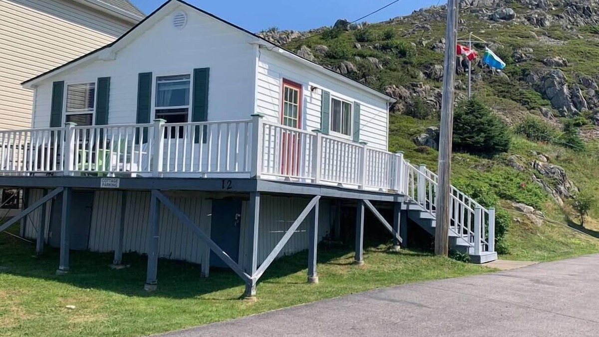 Twillingate House | Hillside Cottage Summ
