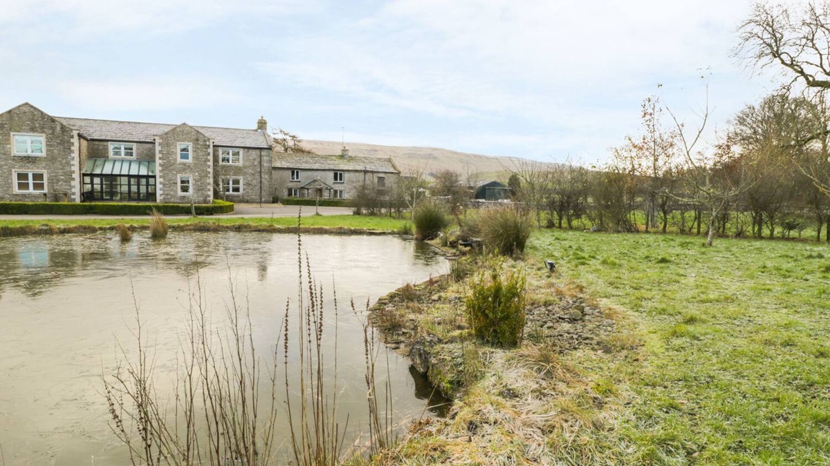 Kirkby Stephen House | HILLSIDE FARM, luxury holiday cottage in Kirkby Stephen