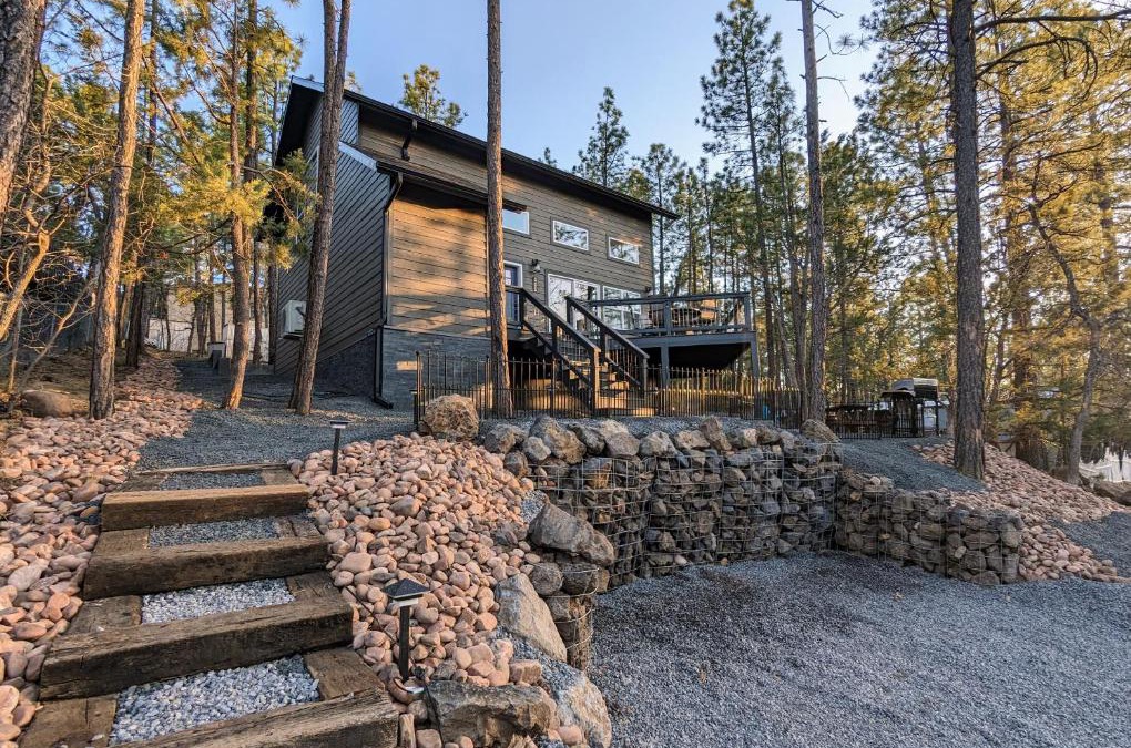 Pinetop House | Hillside Hangout 3Bd/2Ba, Elevated Deck Sunsets